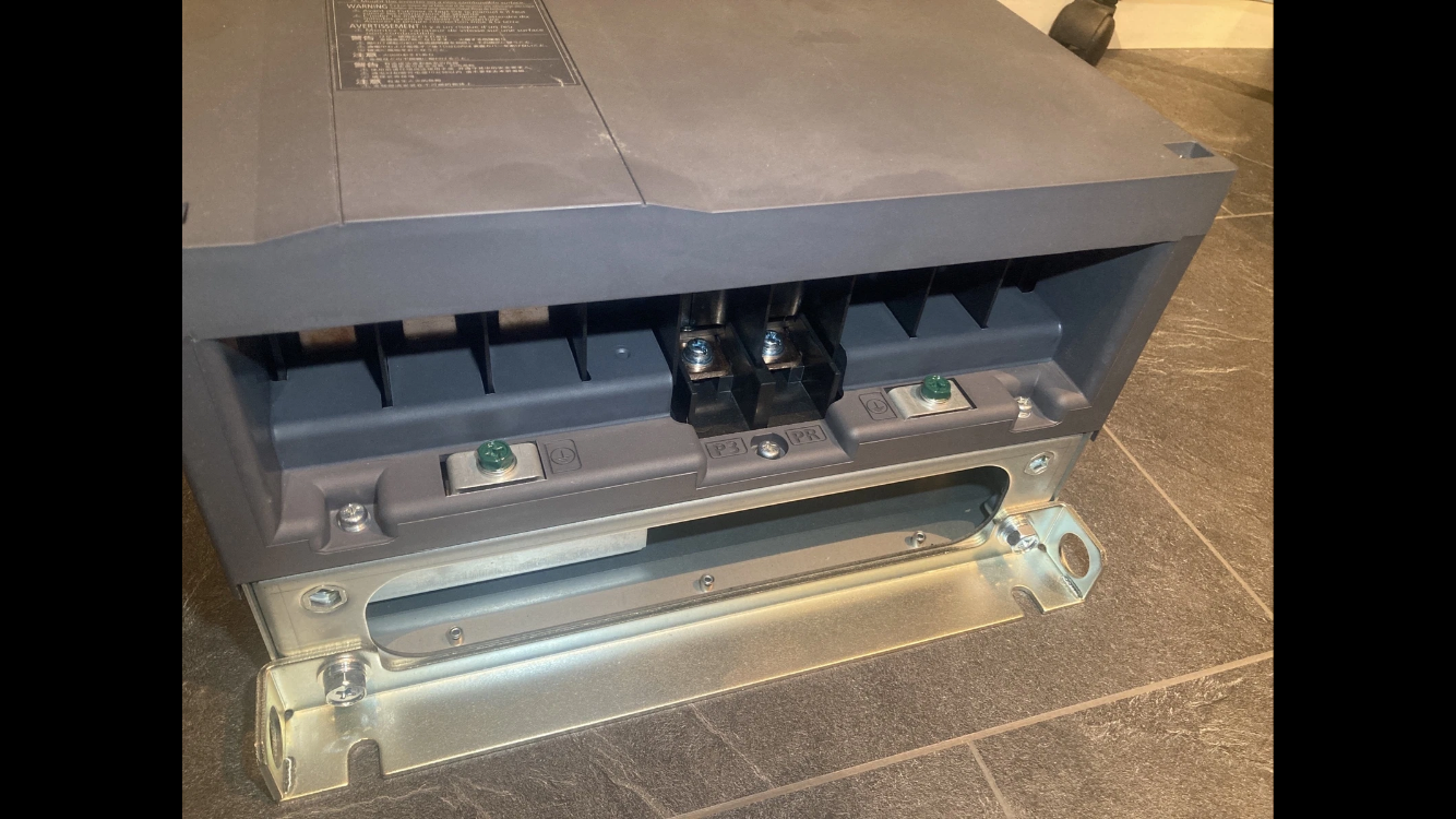 Mitsubishi FR-AF840-00770-60 frekvensomformer 77kW 400V til industrielle motorer
